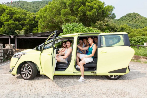 toyota-sienta-2015-review-29