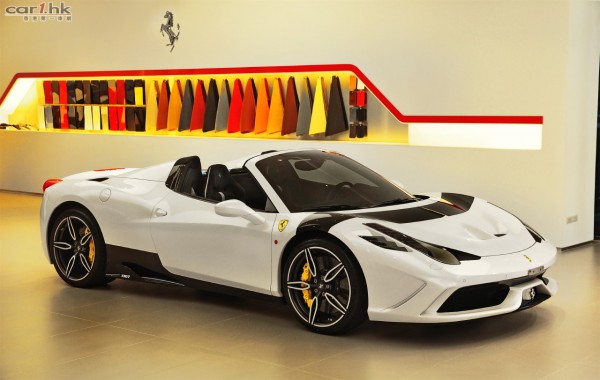 Ferrari presents new 458 Speciale A to JJ Lin_1