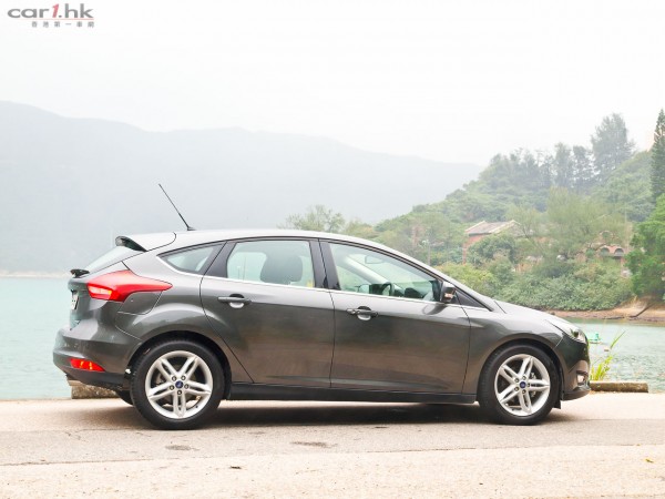 ford-focus-2015-review-02