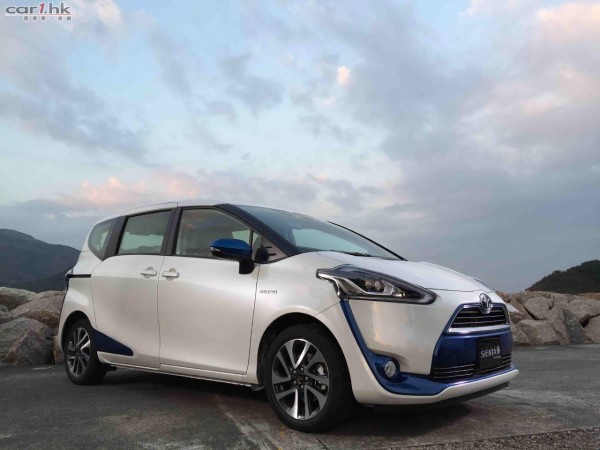 Toyota sienta гибрид