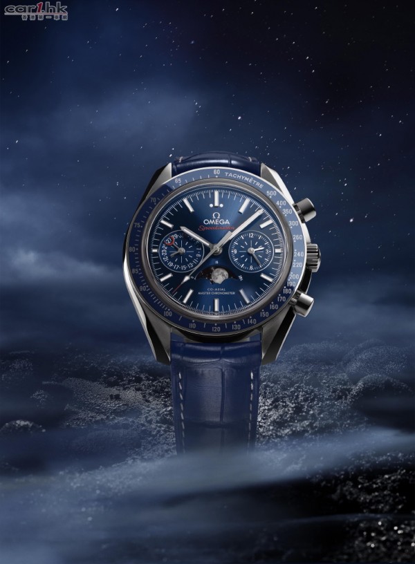 Speedmaster moonphase_304.33.44.52.03.001_with background_1