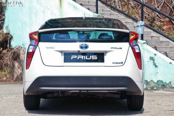 toyota-prius-2016-review-02