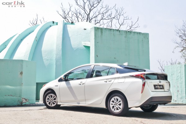 toyota-prius-2016-review-04