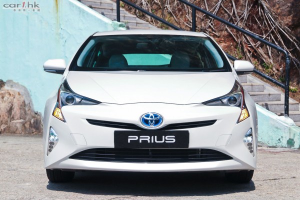 toyota-prius-2016-review-09