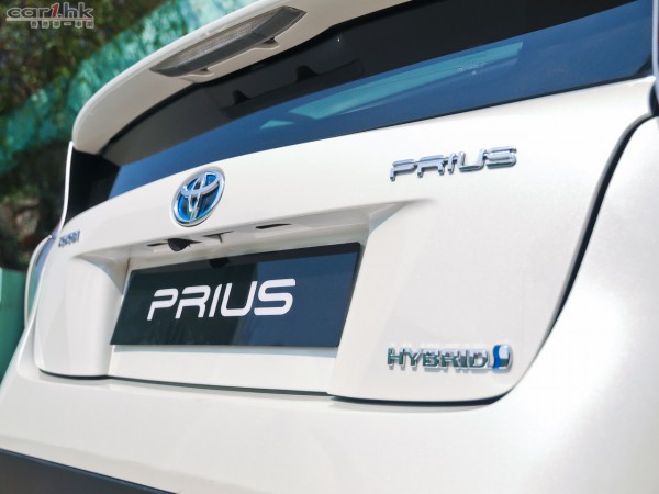 toyota-prius-2016-review-15