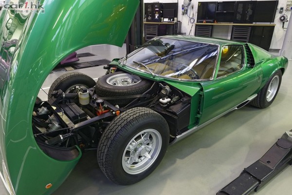 Lamborghini-MiuraSV-1971-03