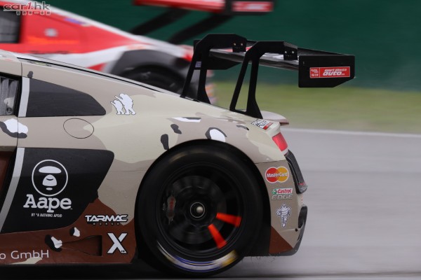audi-r8-lms-2016-round-1-03