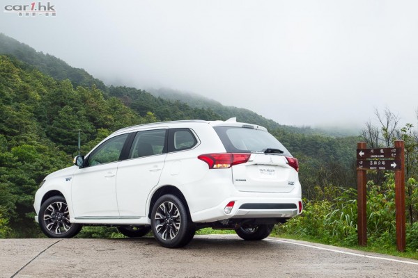 mitsubishi-outlander-phev-2016-02