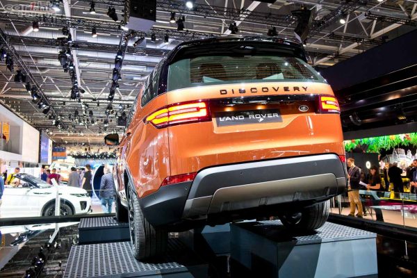 land-rover-discovery-5-paris-2016-05