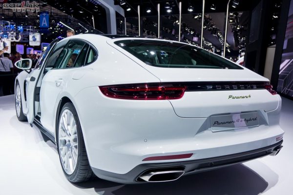 panamera-4-e-hybrid-2016-03