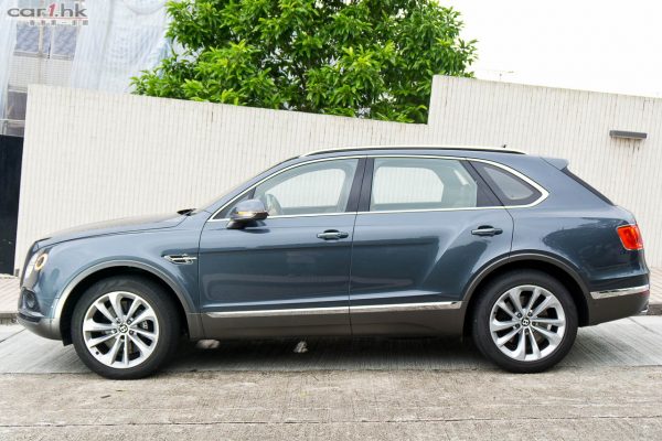 bentley-bentayga-2016-23