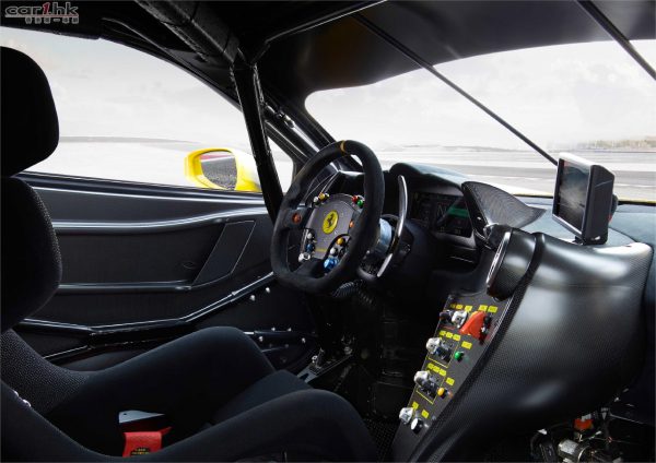 ferrari_488_challenge_interno_2