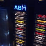 新加坡新景點!「全球最大豪華二手車自動販賣機」(視像) 新加坡新景點!「全球最大豪華二手車自動販賣機」(視像)