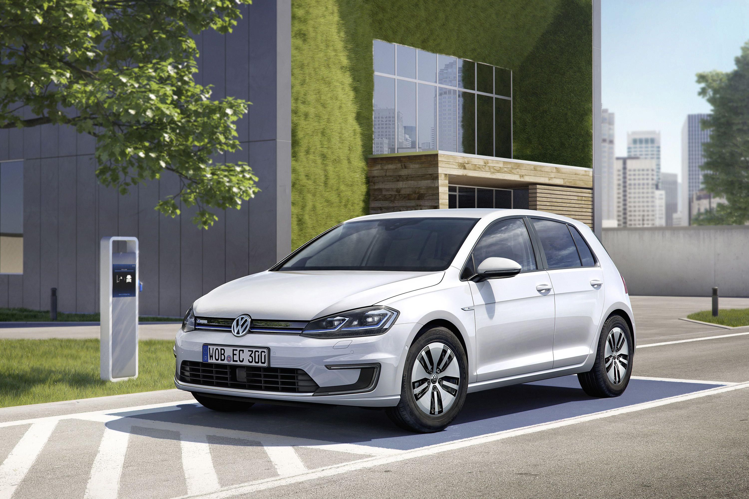 Volkswagen страна. Volkswagen e-Golf. Volkswagen e-Golf 2019. Фольксваген гольф 2017. Фольксваген гольф 2018.