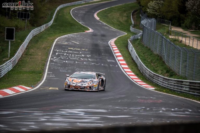 林寶堅尼 Aventador SVJ 以 6 分 44 秒 97 成績