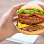 Shake Shack 獲評為全美僅兩家供應 A 級無抗生素牛肉的漢堡店之一 Shake Shack 獲評為全美僅兩家供應 A 級無抗生素牛肉的漢堡店之一