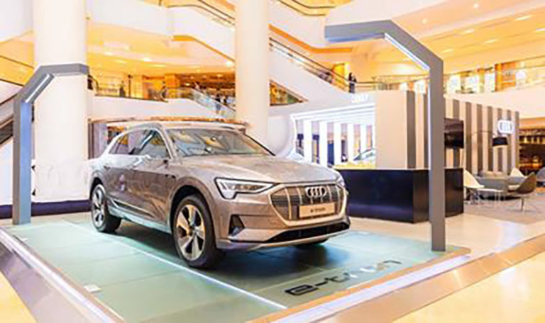 Audi 期間限定店展出純電動e-tron