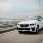2020 版 BMW THE X5 七座 SAV 由 $889,000 起 2020 版 BMW THE X5 七座 SAV 由 $889,000 起