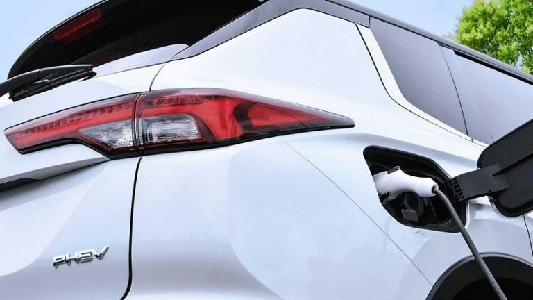 Mitsubishi 大改款 Outlander PHEV 第四季現身