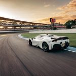 法拉利 SF90 Stradale 打破印第安納波利斯賽道量產車圈速紀錄 法拉利 SF90 Stradale 打破印第安納波利斯賽道量產車圈速紀錄