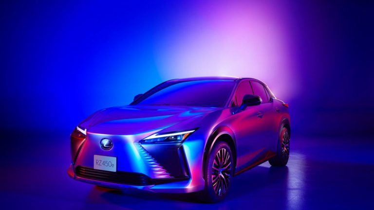 Lexus 釋出 RZ 450e 照片