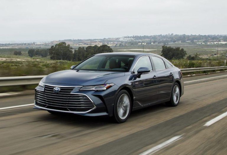 Toyota Avalon 大型房車版 Crown 取代