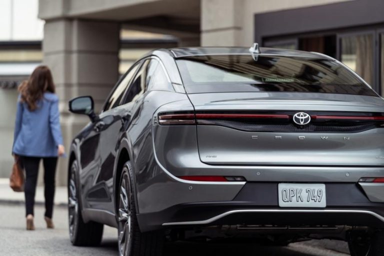 Toyota Crown PHEV 有望在美國推出