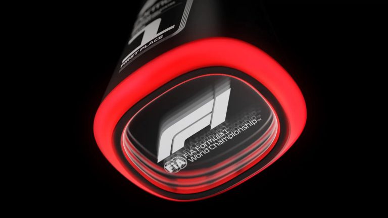 Lenovo 打造出全球首款親吻發亮獎杯