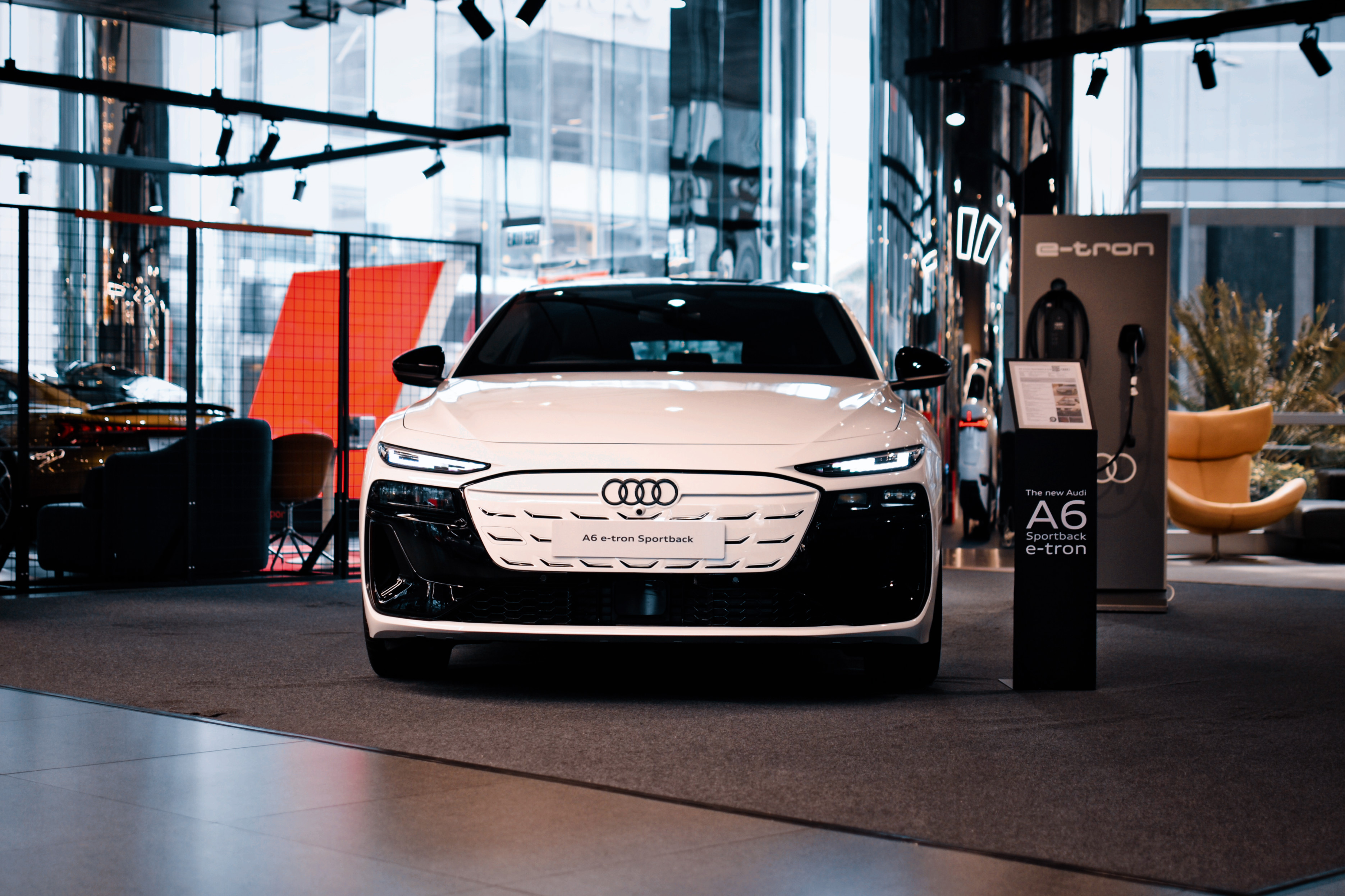 Audi 香港一口氣七部新車登場!電與油雙線開火