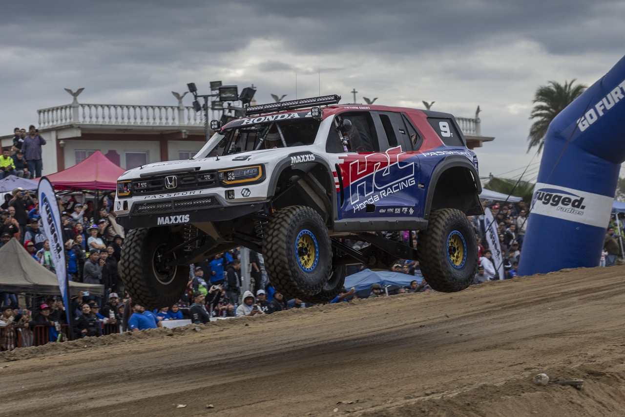 Honda Passport 在 2025 Baja 1000 的一場「未完賽冠軍戲」