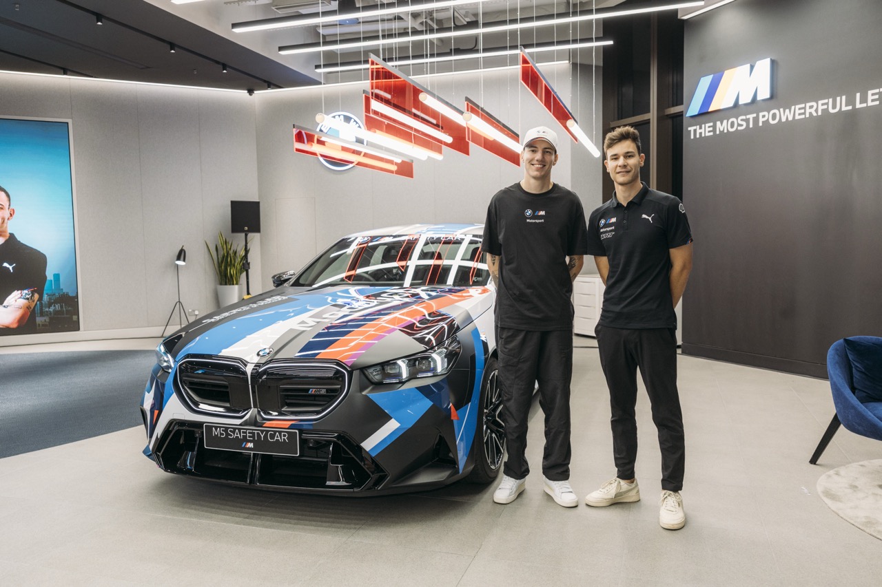 東望洋戰前熱身!BMW M 廠隊雙雄登港會粉絲 M4 GT3 EVO 全力挑戰澳門 GT 盃冠軍