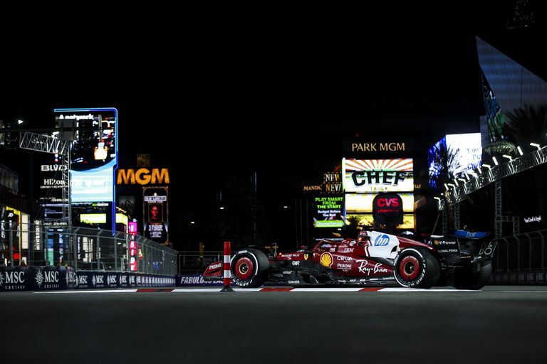 F1 狂野賭城夜!法拉利空力犧牲痛失戰機,平治咸美頓「絕地逃生」搶分!