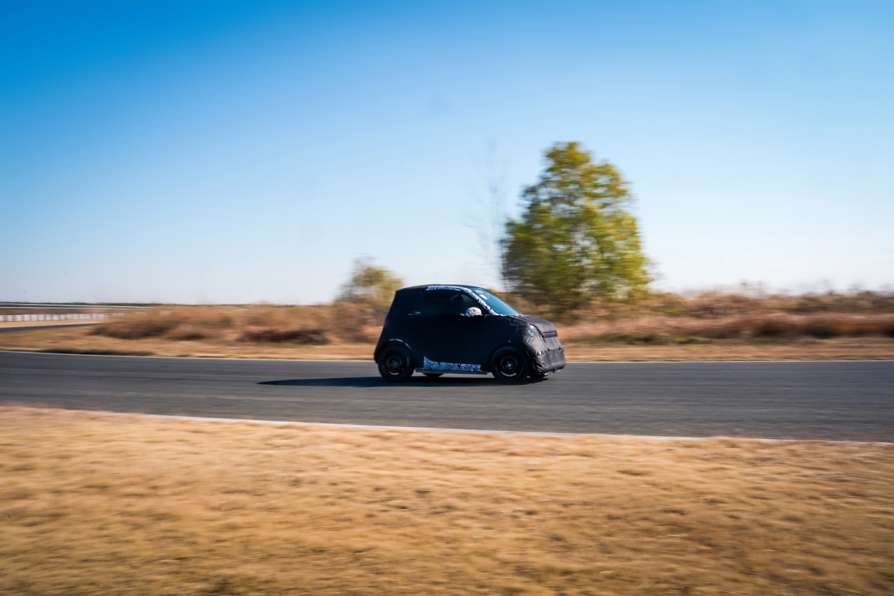 都市精靈傳奇 2026 回歸!smart #2 偽裝車路試曝光