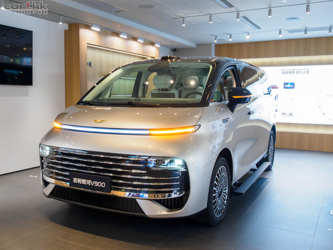 Geely 銀河 V900 國產航母級 MPV 現身香港