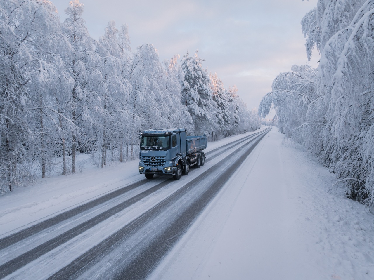平治 eArocs 400 零下 20 度展現純電重型工程車巔峰戰力