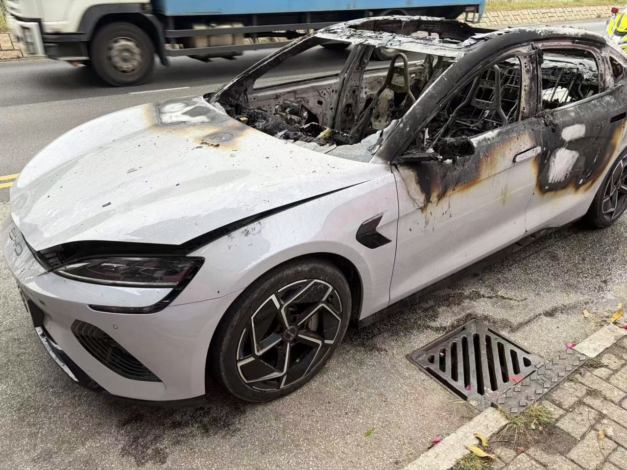 比亞迪 BYD 揭開屯門公路起火之謎:刀片電池硬撼火海奇蹟無損