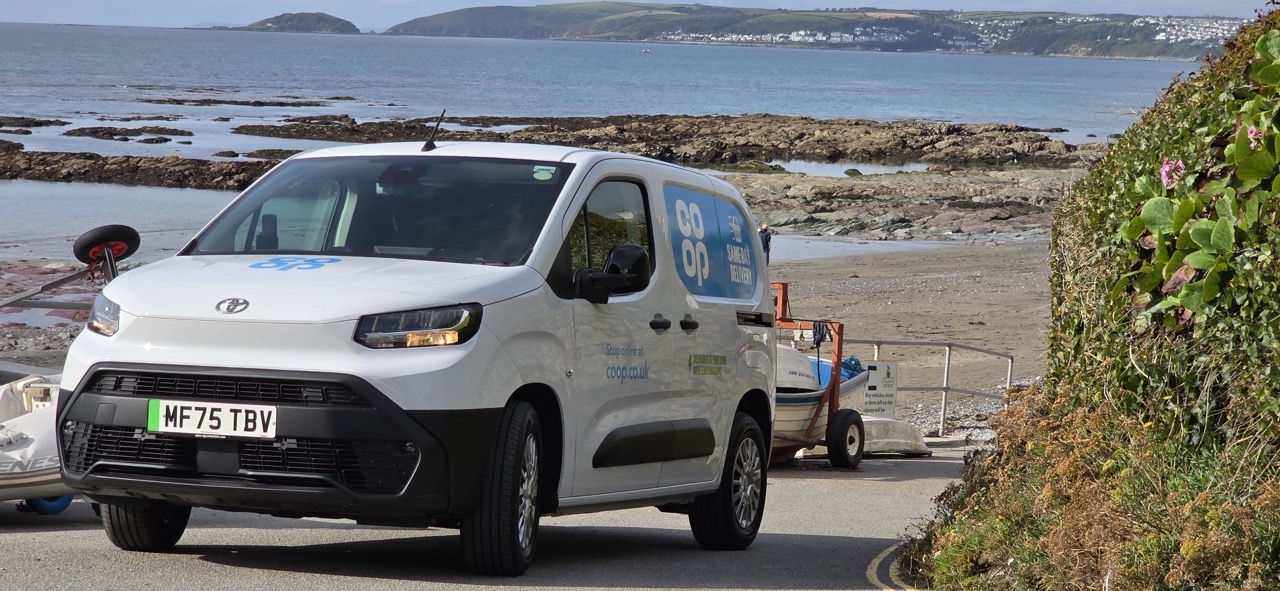 英國零售巨頭 Co-op 豪擲千五萬港元購入豐田電動車隊