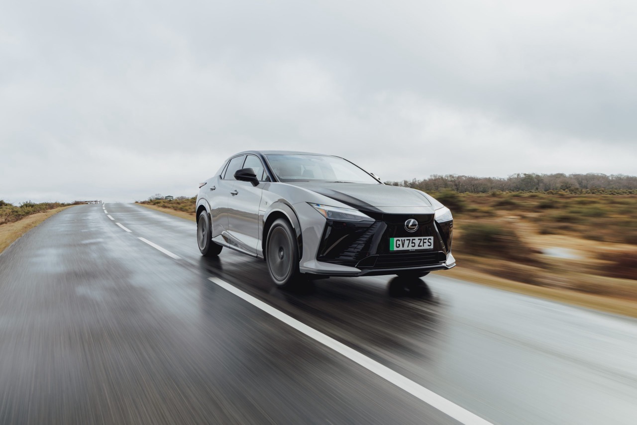 Lexus RZ 550e F Sport 徹底顛覆純電駕駛感!Interactive Manual Drive 電動車都要棍波
