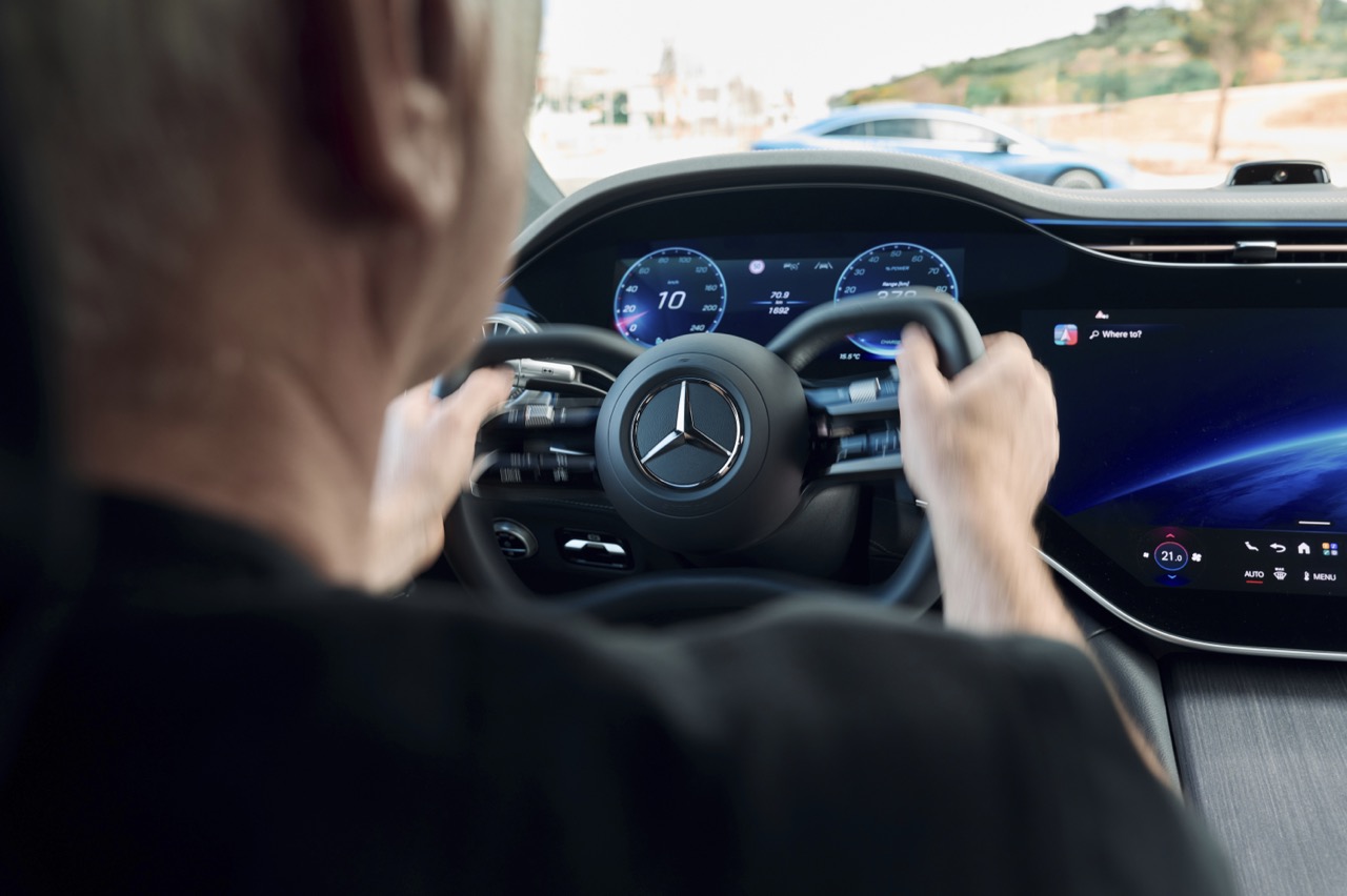 Mercedes-Benz EQS 線控轉向技術登場