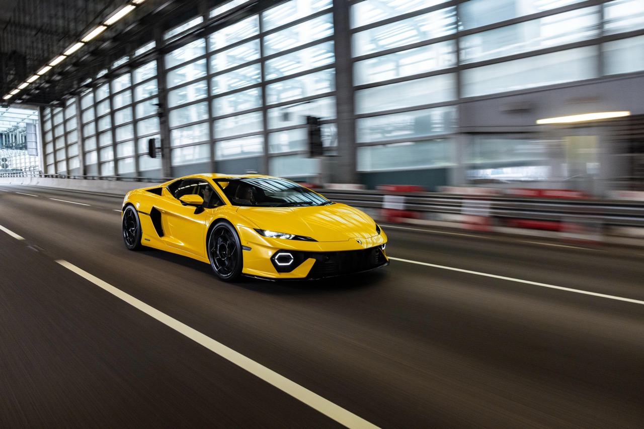 林寶堅尼 Temerario 混能戰獸香港著陸