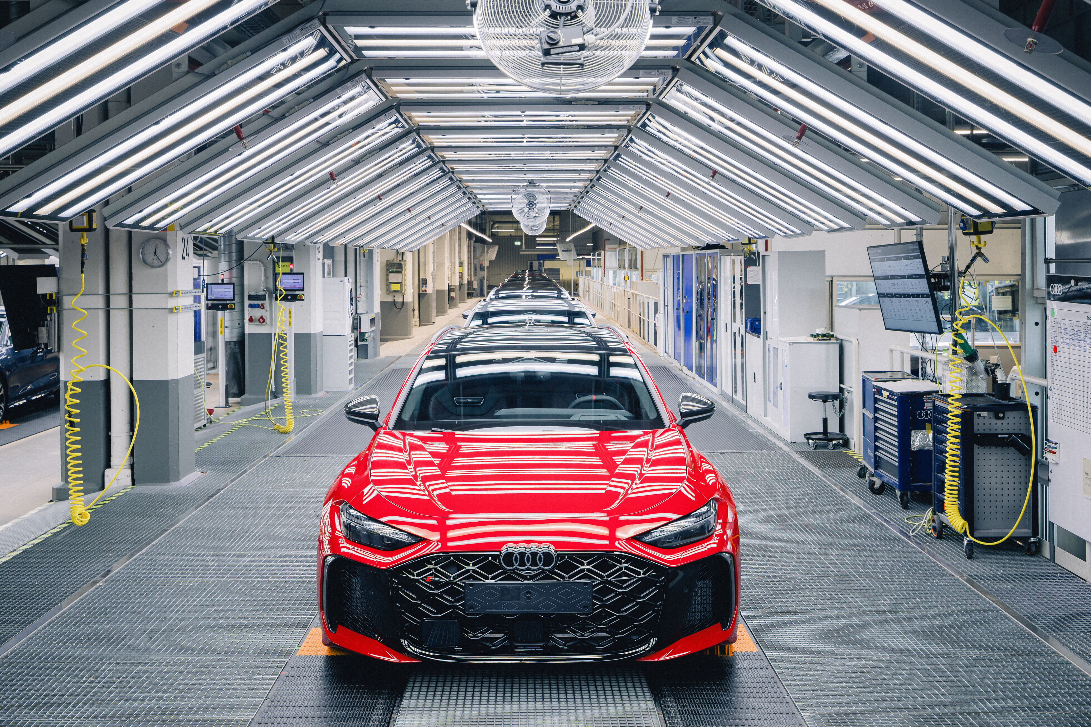 630 匹馬力混能 Audi RS 5 德匈兩國跨國秘密研發大公開