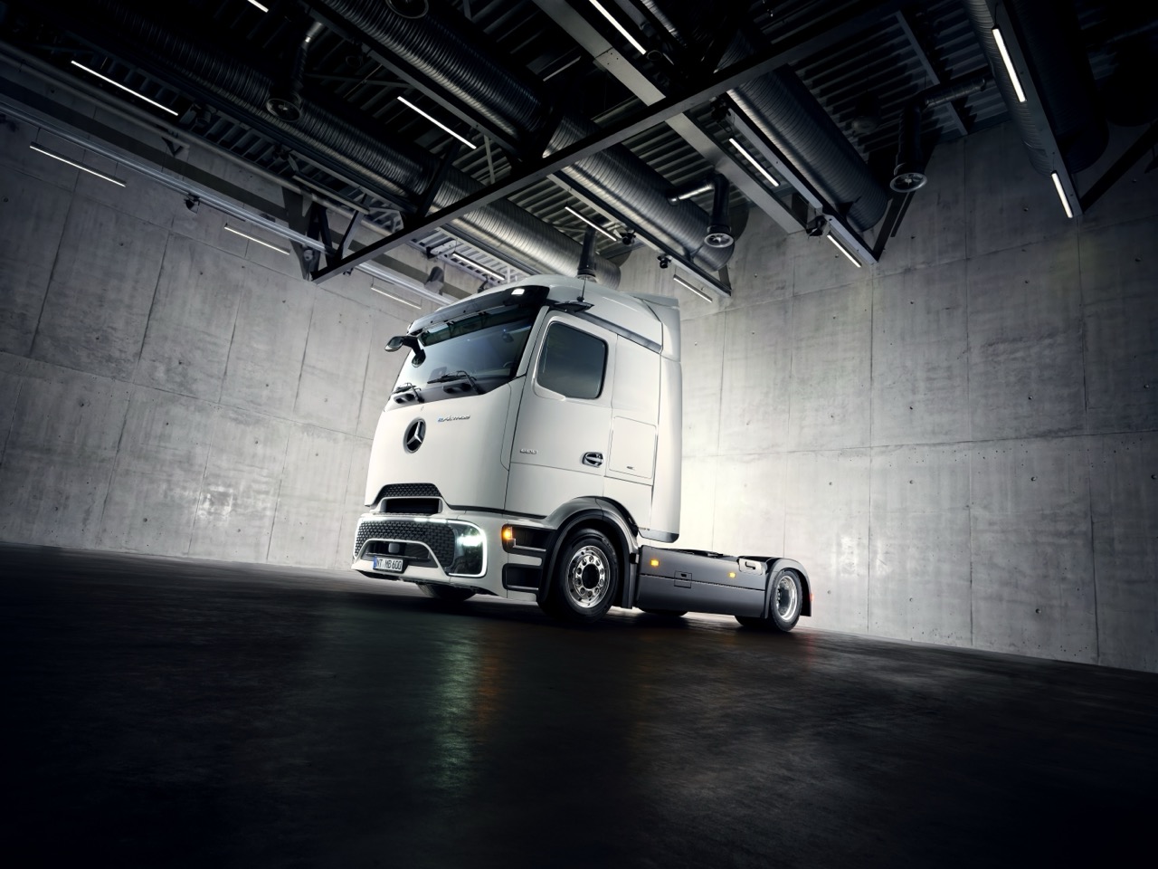 平治 eActros Lowliner 超低底盤重卡震撼降臨