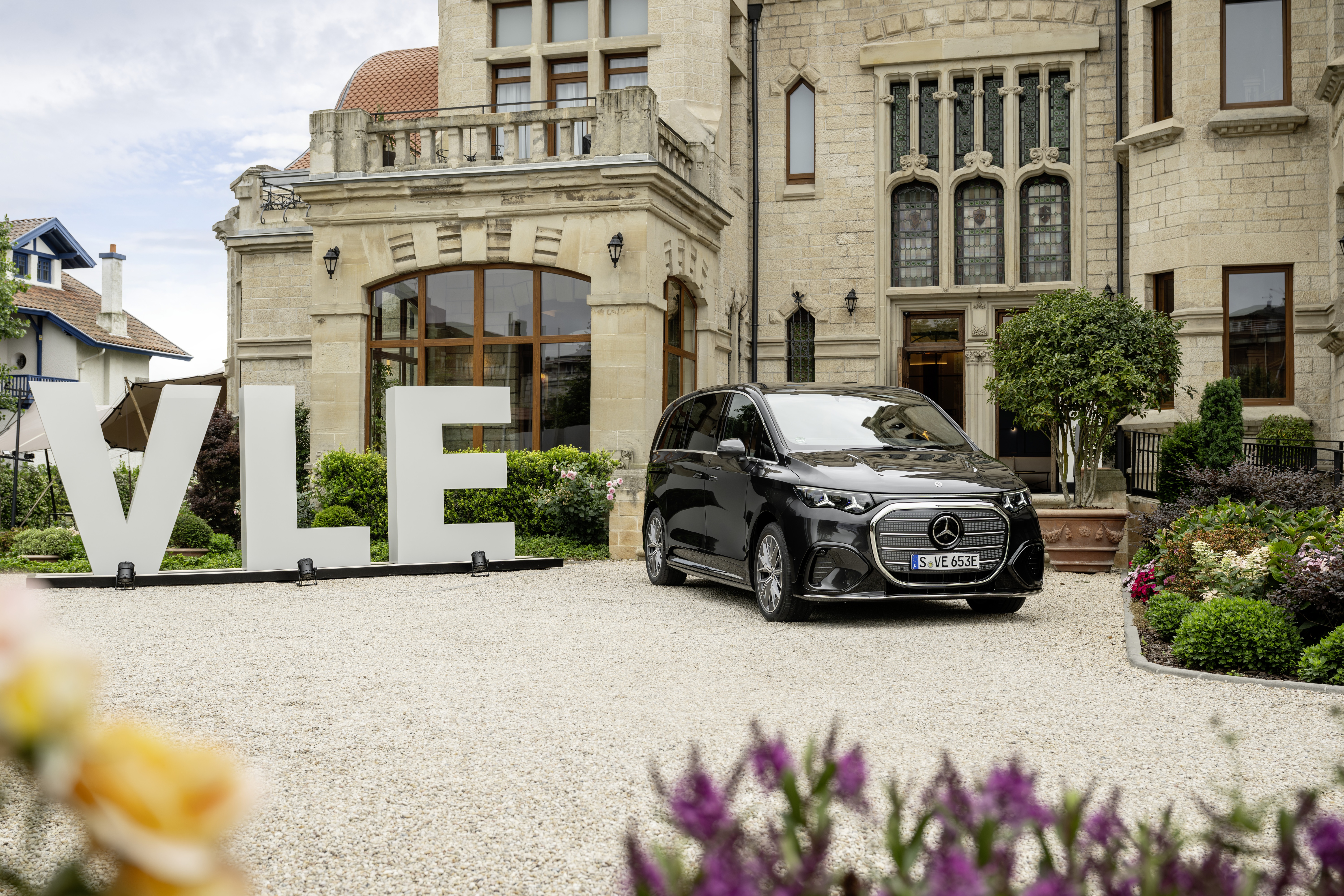 平治 Grand Limousine 全新車種純電旗霸 VLE 長軸版將於 2027 面世