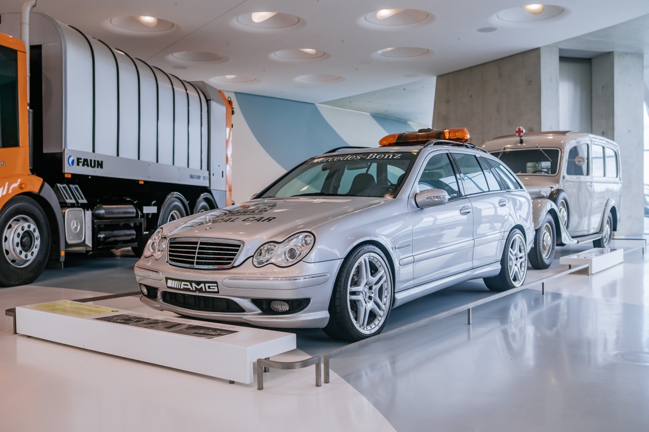 時速 280 公里的地獄判官!一輛扭轉 F1 生死邊緣的 AMG 絕版旅行車